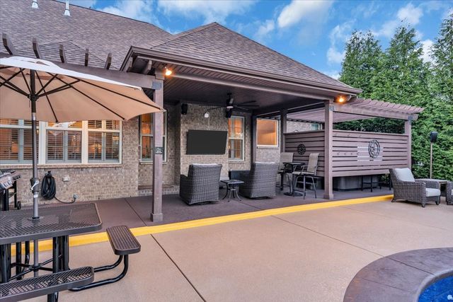 450 Huntington Dr, Lebanon, TN 37087