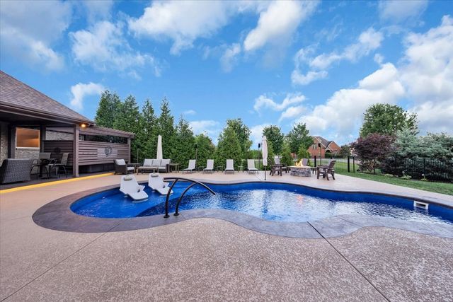 450 Huntington Dr, Lebanon, TN 37087