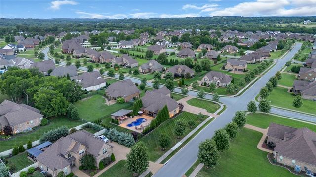 450 Huntington Dr, Lebanon, TN 37087