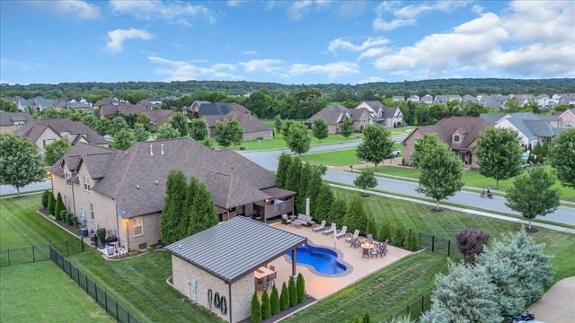 450 Huntington Dr, Lebanon, TN 37087