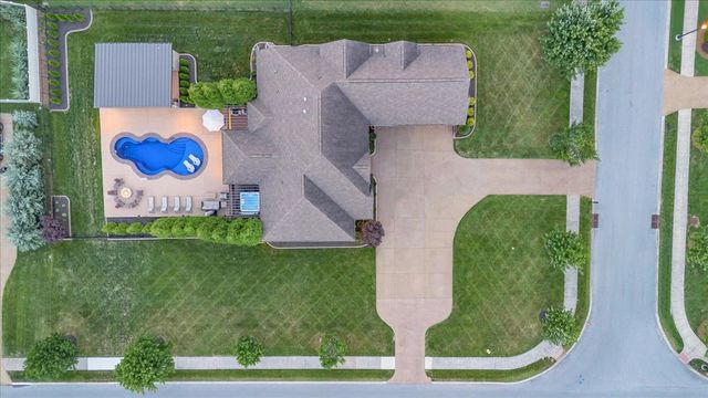 450 Huntington Dr, Lebanon, TN 37087