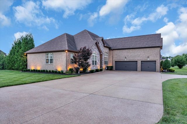 450 Huntington Dr, Lebanon, TN 37087