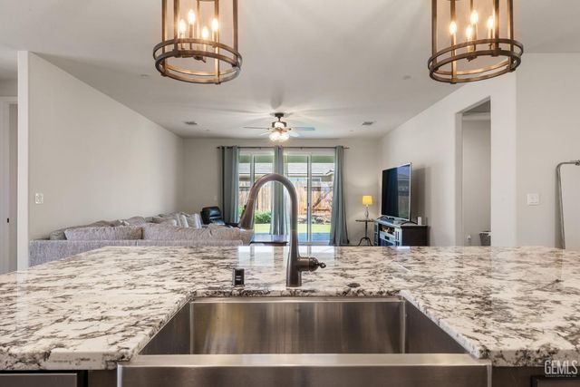 11126 Arundel Way, Bakersfield, CA 93311