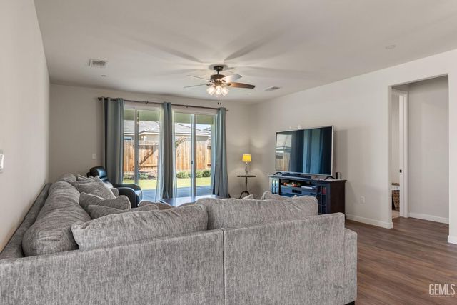 11126 Arundel Way, Bakersfield, CA 93311