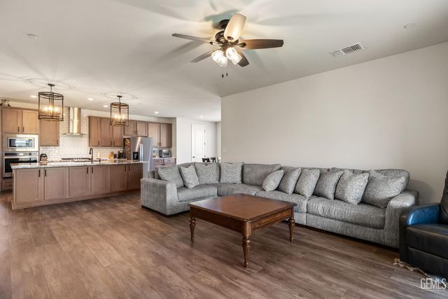 11126 Arundel Way, Bakersfield, CA 93311