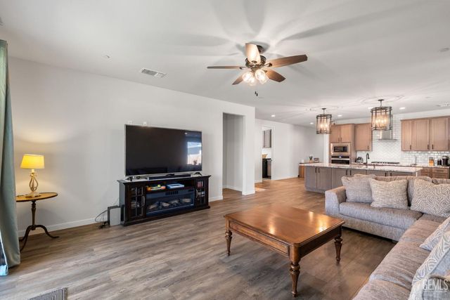 11126 Arundel Way, Bakersfield, CA 93311