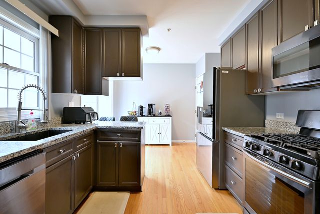 6145 Lincoln Avenue B, Morton Grove, IL 60053