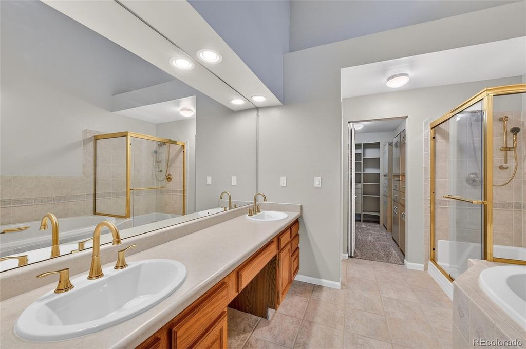 Image 17 of property listing at 3 Red Cedar, Littleton, CO 80127