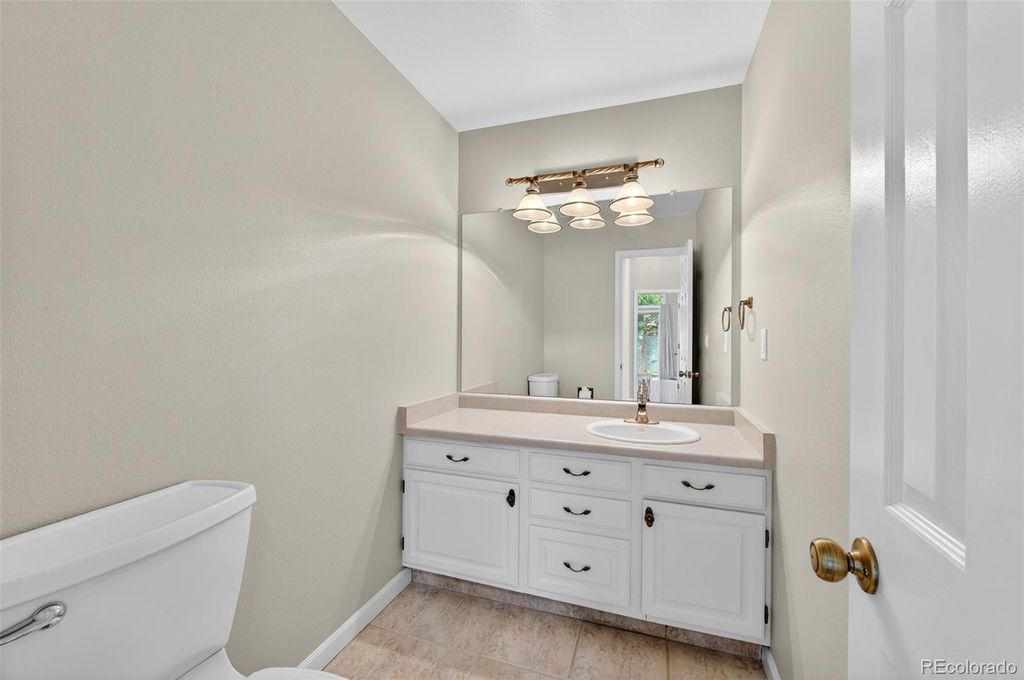 Image 20 of property listing at 3 Red Cedar, Littleton, CO 80127