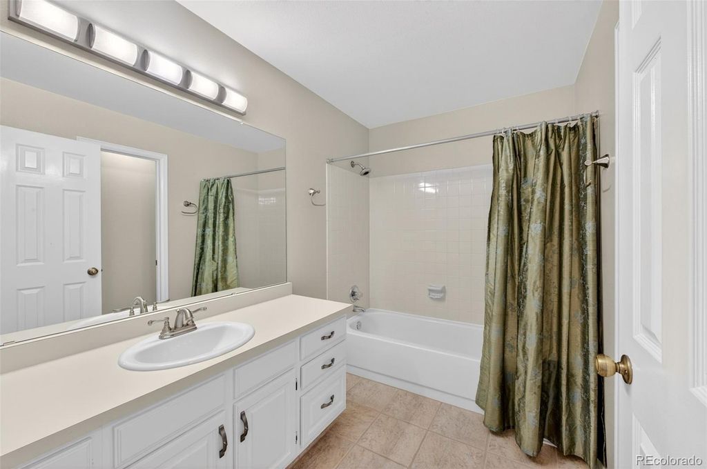 Image 26 of property listing at 3 Red Cedar, Littleton, CO 80127