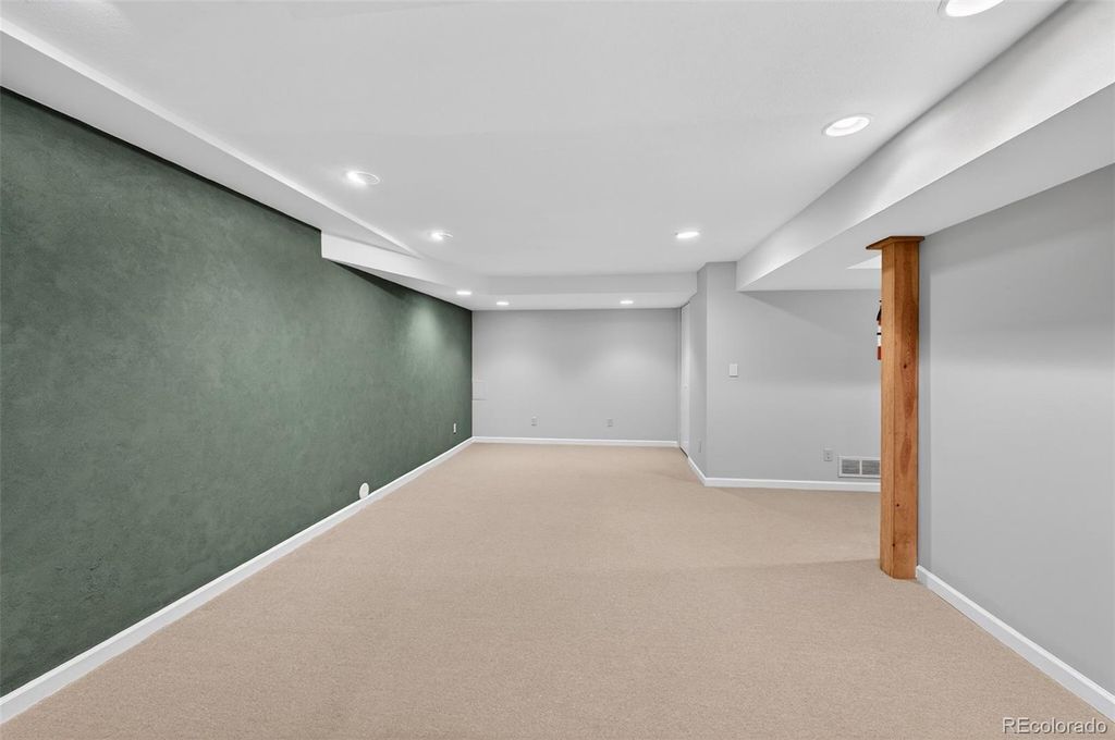 Image 28 of property listing at 3 Red Cedar, Littleton, CO 80127