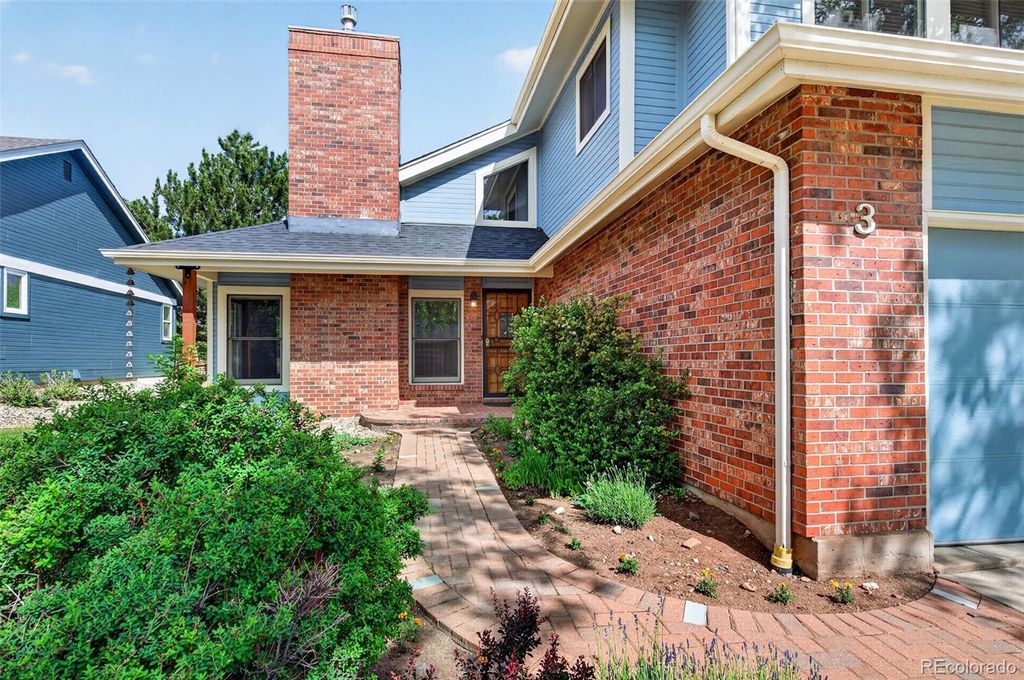 Image 4 of property listing at 3 Red Cedar, Littleton, CO 80127