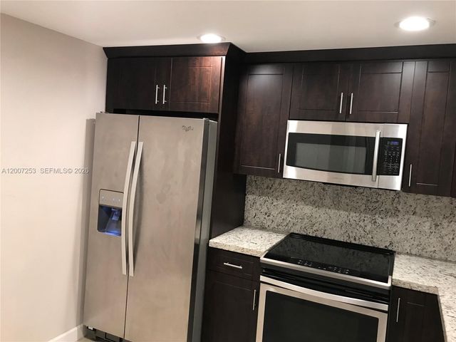 11237 SW 88th St 211-E, Miami, FL 33176