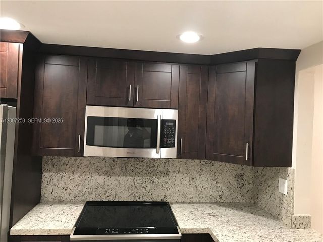 11237 SW 88th St 211-E, Miami, FL 33176