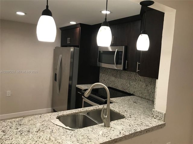 11237 SW 88th St 211-E, Miami, FL 33176