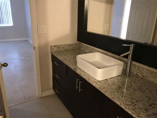 11237 SW 88th St 211-E, Miami, FL 33176