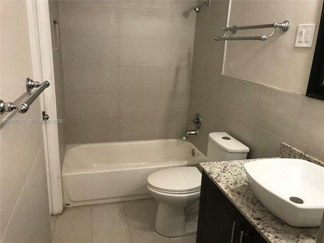 11237 SW 88th St 211-E, Miami, FL 33176