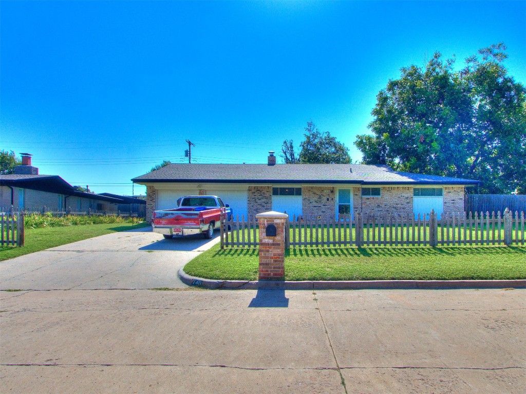 740 Kingston Drive, Yukon, OK 73099
