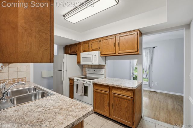 42003 Toddmark Lane, Clinton Charter Township, MI 48038