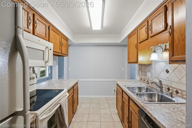 42003 Toddmark Lane, Clinton Charter Township, MI 48038