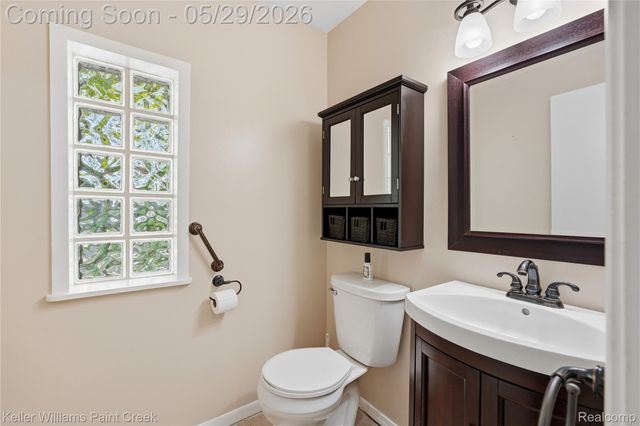 42003 Toddmark Lane, Clinton Charter Township, MI 48038