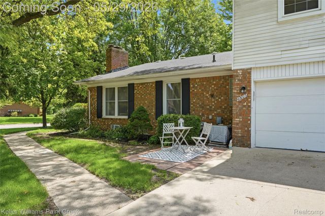 42003 Toddmark Lane, Clinton Charter Township, MI 48038
