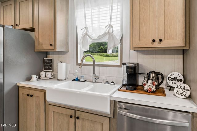 207 Sugar Hollow Road, Jonesborough, TN 37659