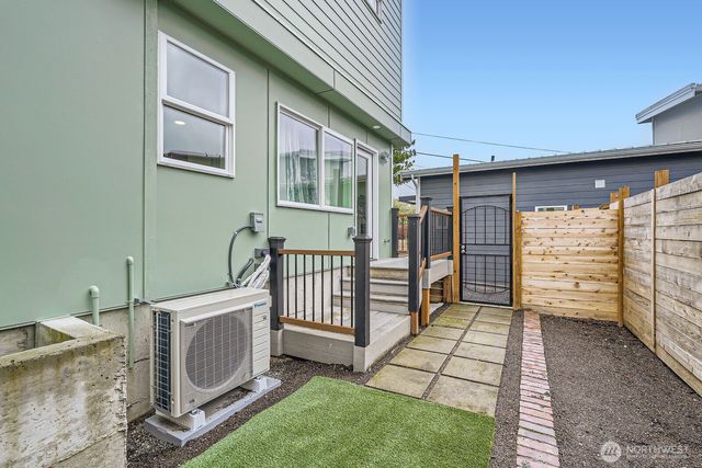 5928 18th Avenue S, Seattle, WA 98108