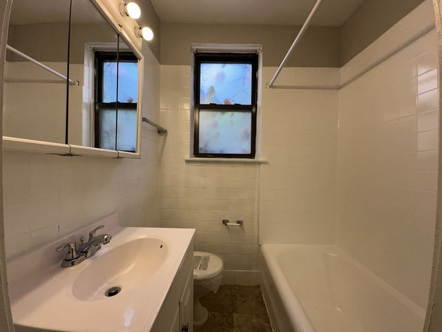 661 W Sheridan Road 208, Chicago, IL 60613