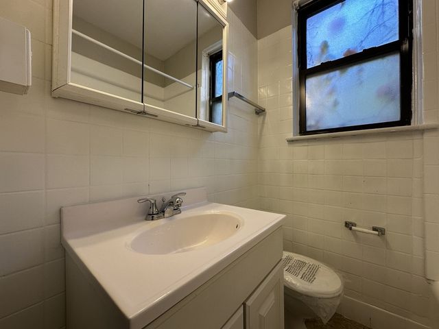 661 W Sheridan Road 208, Chicago, IL 60613