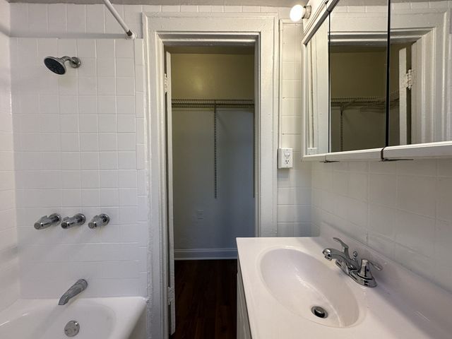 661 W Sheridan Road 208, Chicago, IL 60613