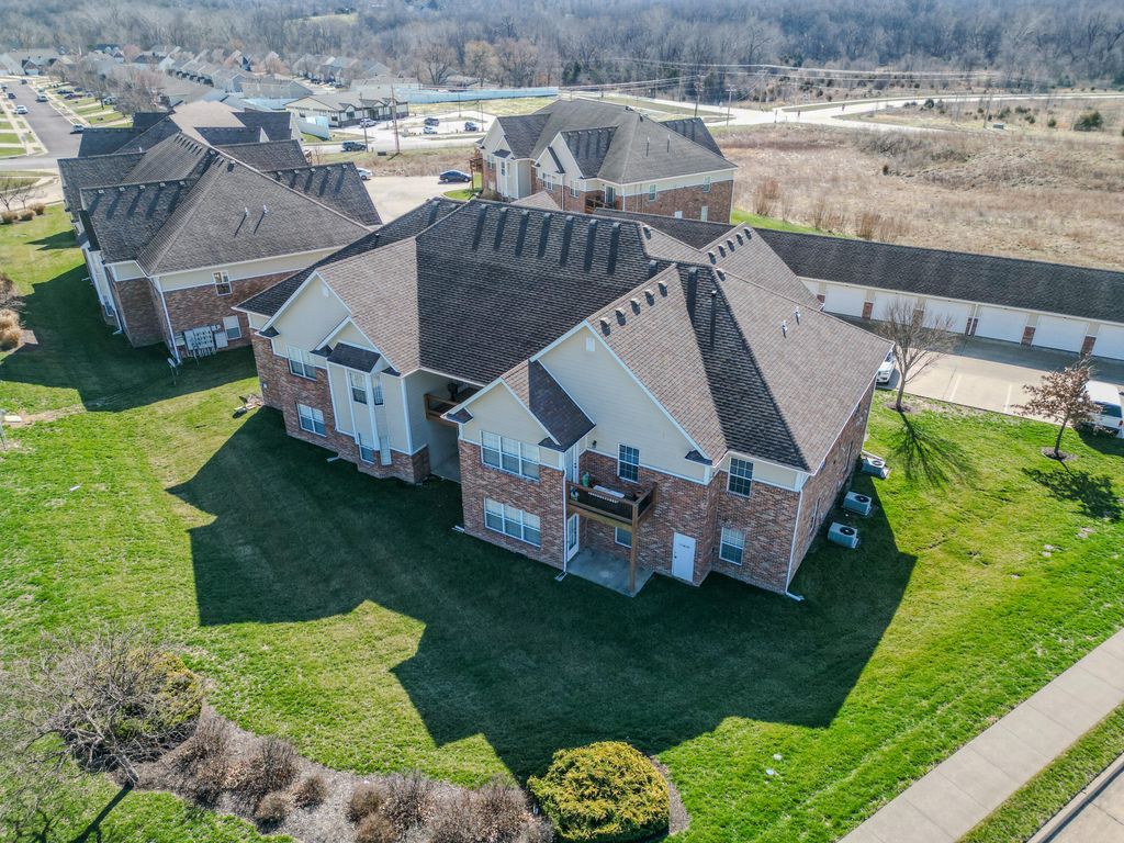 29 N GRACE LN 103, Columbia, MO 65201
