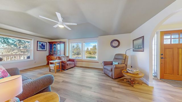 14734 SW Peninsula Drive, Terrebonne, OR 97760