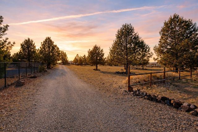 14734 SW Peninsula Drive, Terrebonne, OR 97760