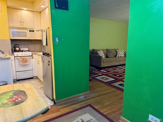 83-25 98 Street 3B, Woodhaven, NY 11421