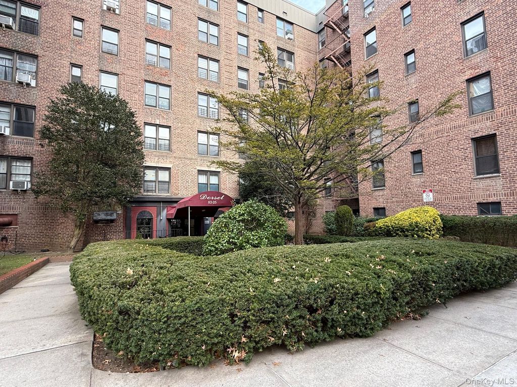 83-25 98 Street 3B, Woodhaven, NY 11421
