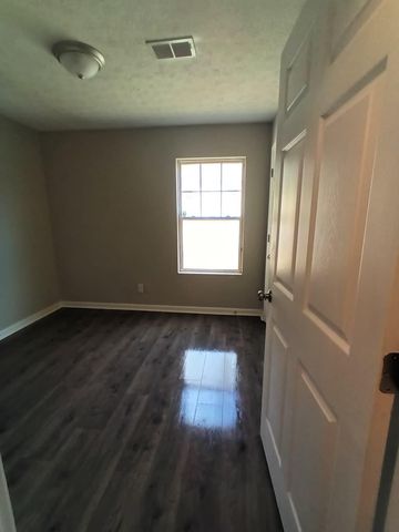 202 Parker Lane, Lagrange, GA 30240