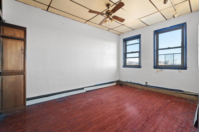 526 AVENUE E, Bayonne, NJ 07002