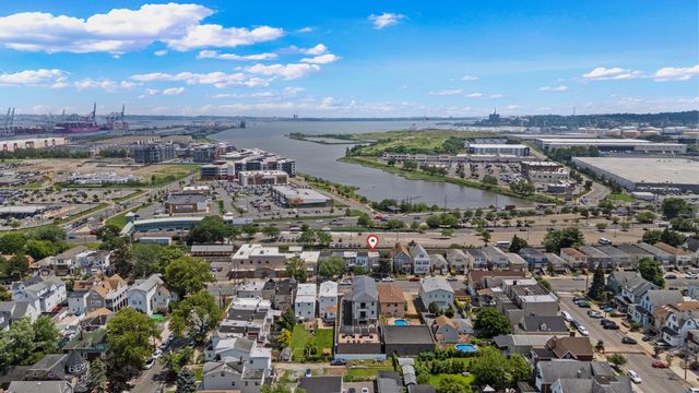 526 AVENUE E, Bayonne, NJ 07002