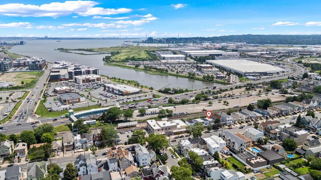 526 AVENUE E, Bayonne, NJ 07002