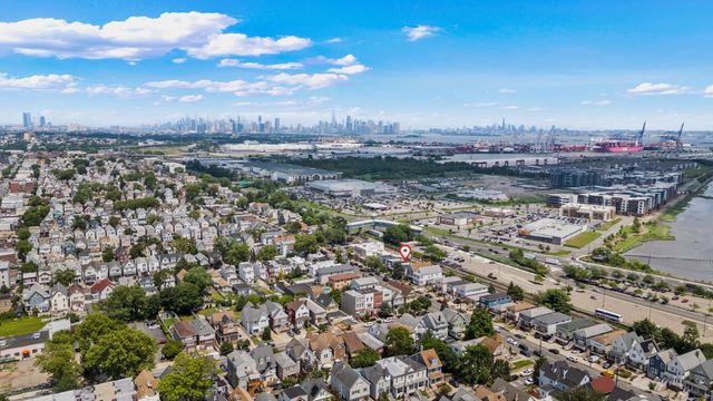 526 AVENUE E, Bayonne, NJ 07002