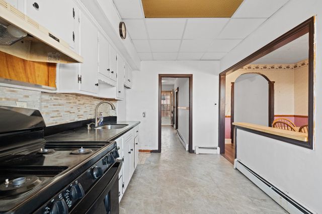 526 AVENUE E, Bayonne, NJ 07002