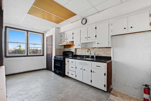 526 AVENUE E, Bayonne, NJ 07002