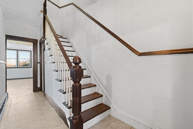 526 AVENUE E, Bayonne, NJ 07002