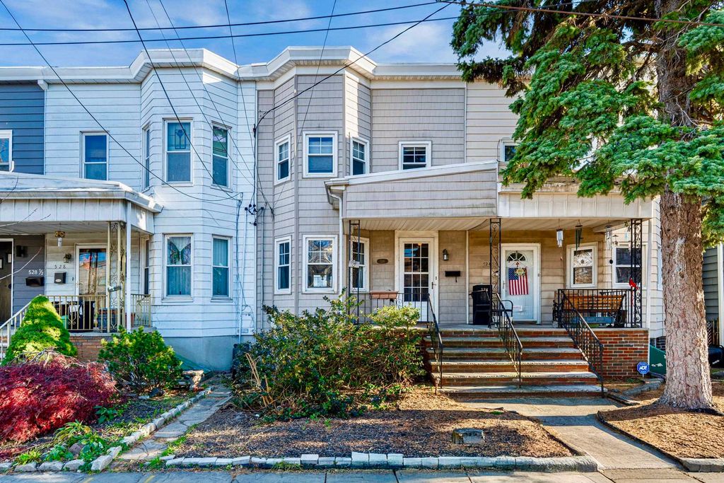 526 AVENUE E, Bayonne, NJ 07002