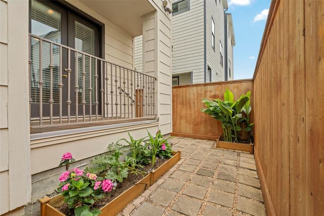5646 Larkin Street, Houston, TX 77007