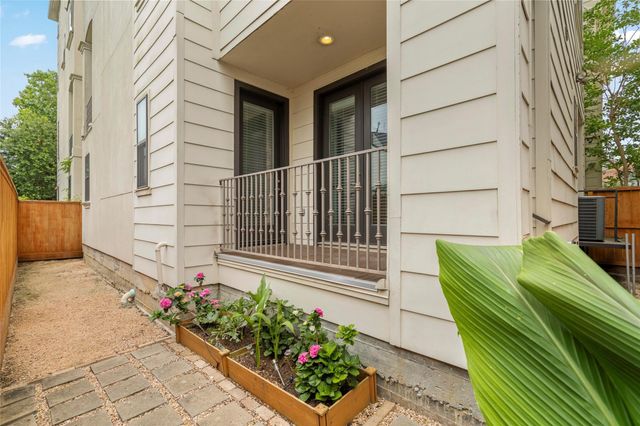 5646 Larkin Street, Houston, TX 77007