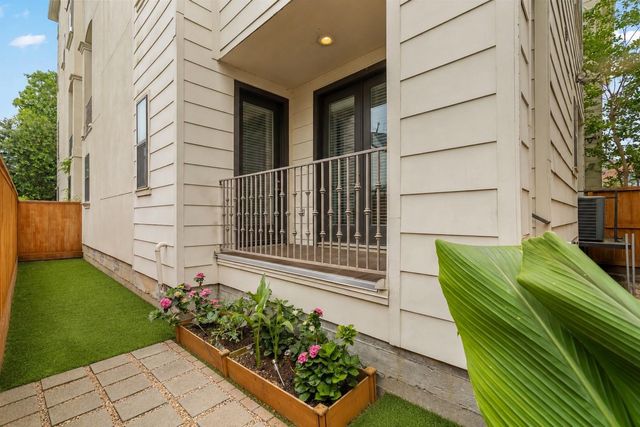 5646 Larkin Street, Houston, TX 77007