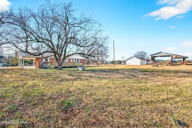 290 Cow Horn Road, Richlands, NC 28574