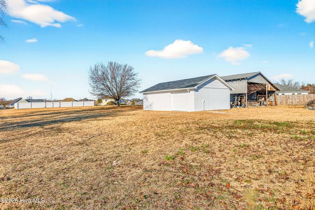 290 Cow Horn Road, Richlands, NC 28574